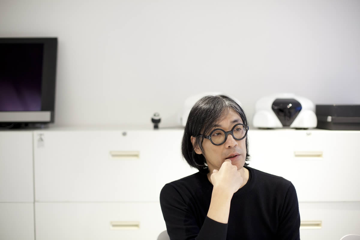 自らを“私はモダニスト”と語るロボットデザイナー・松井龍哉氏が、コルビュジエの「LC7」を偏愛する理由メインイメージ