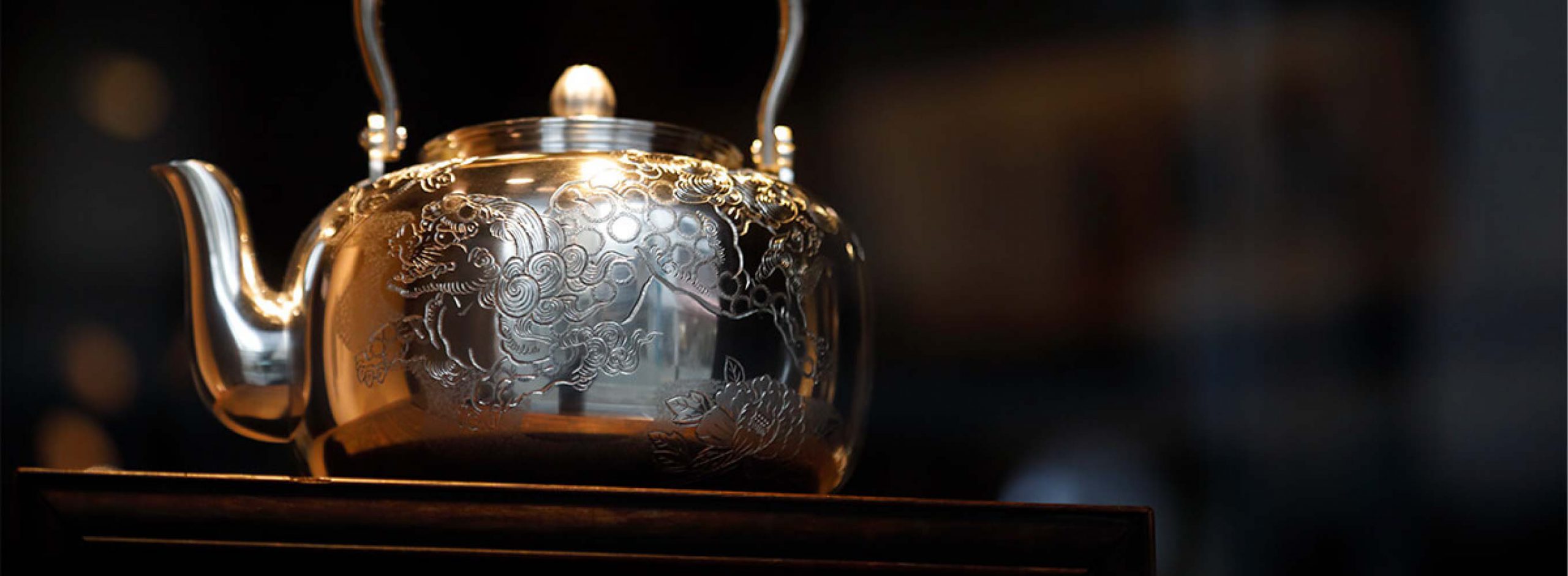 京都の伝統と革新が新たな価値を生む<br>西陣織と金属工芸品の“今”を持ち帰る旅