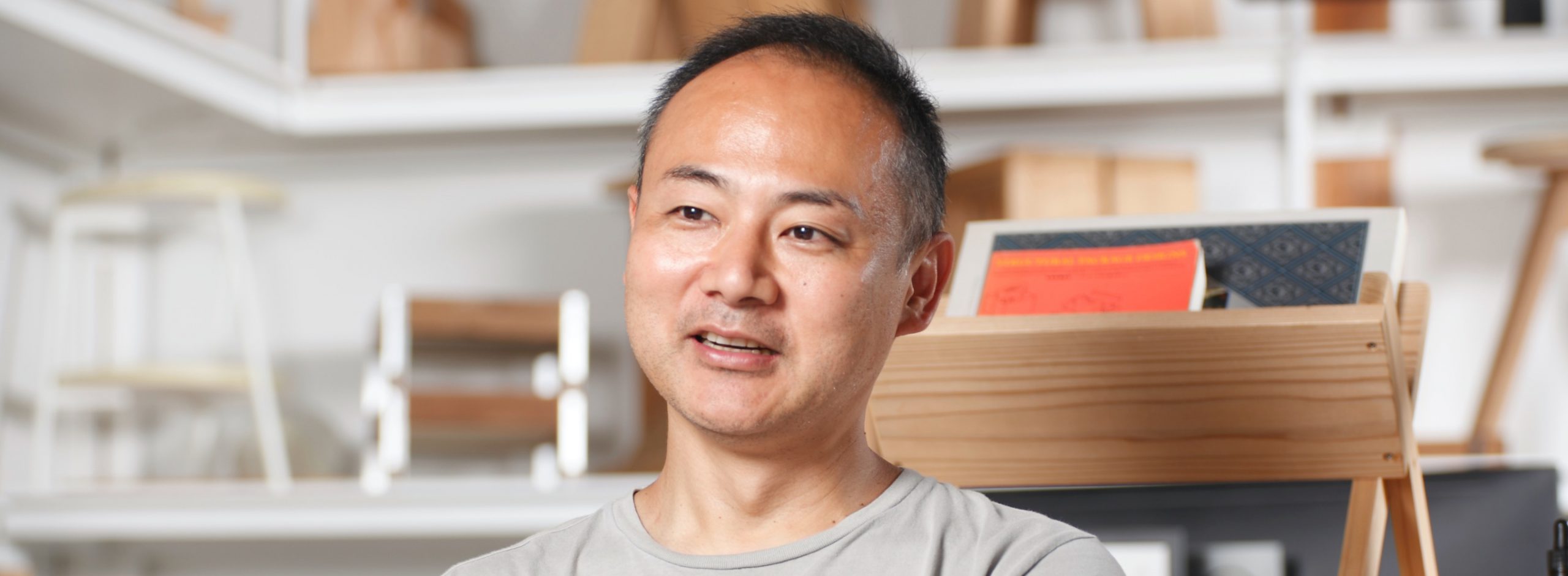 “正直なデザイン”を標榜する建築家、芦沢啓治の理念と仕事とは