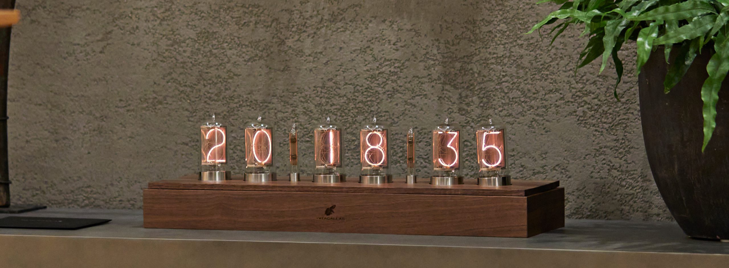 呼吸をするように時を刻むインテリアクロック「YATAGALLAS」