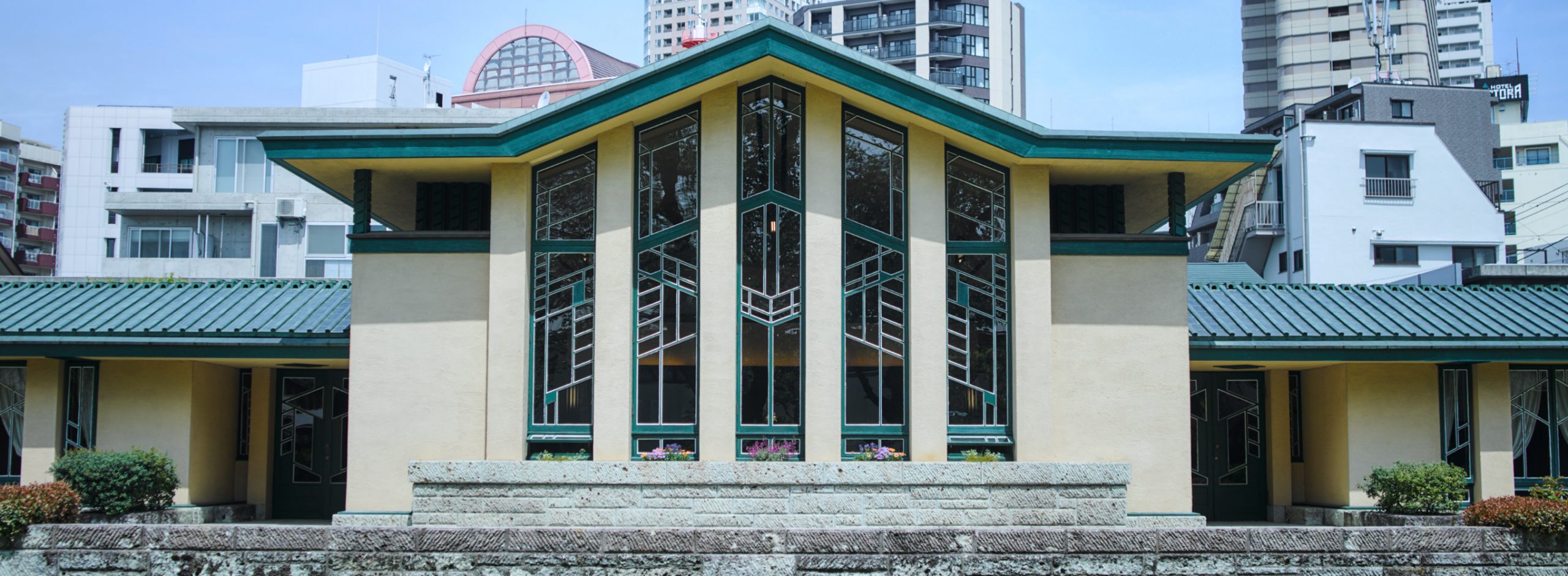 存続の危機を超えて100年を迎えた“使い続ける”重要文化財 ――池袋・目白「自由学園明日館」