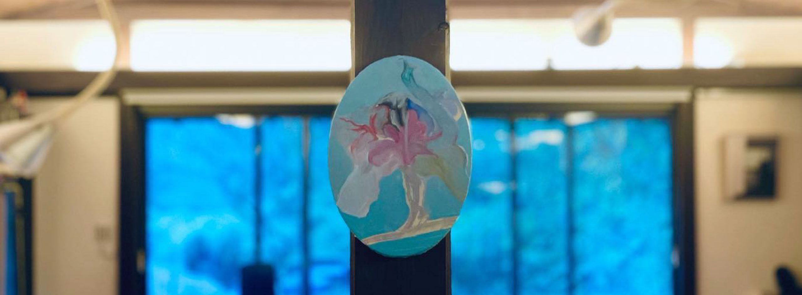 美しい色味と陰鬱な質感が共存する世界。<br>佐藤允『花』