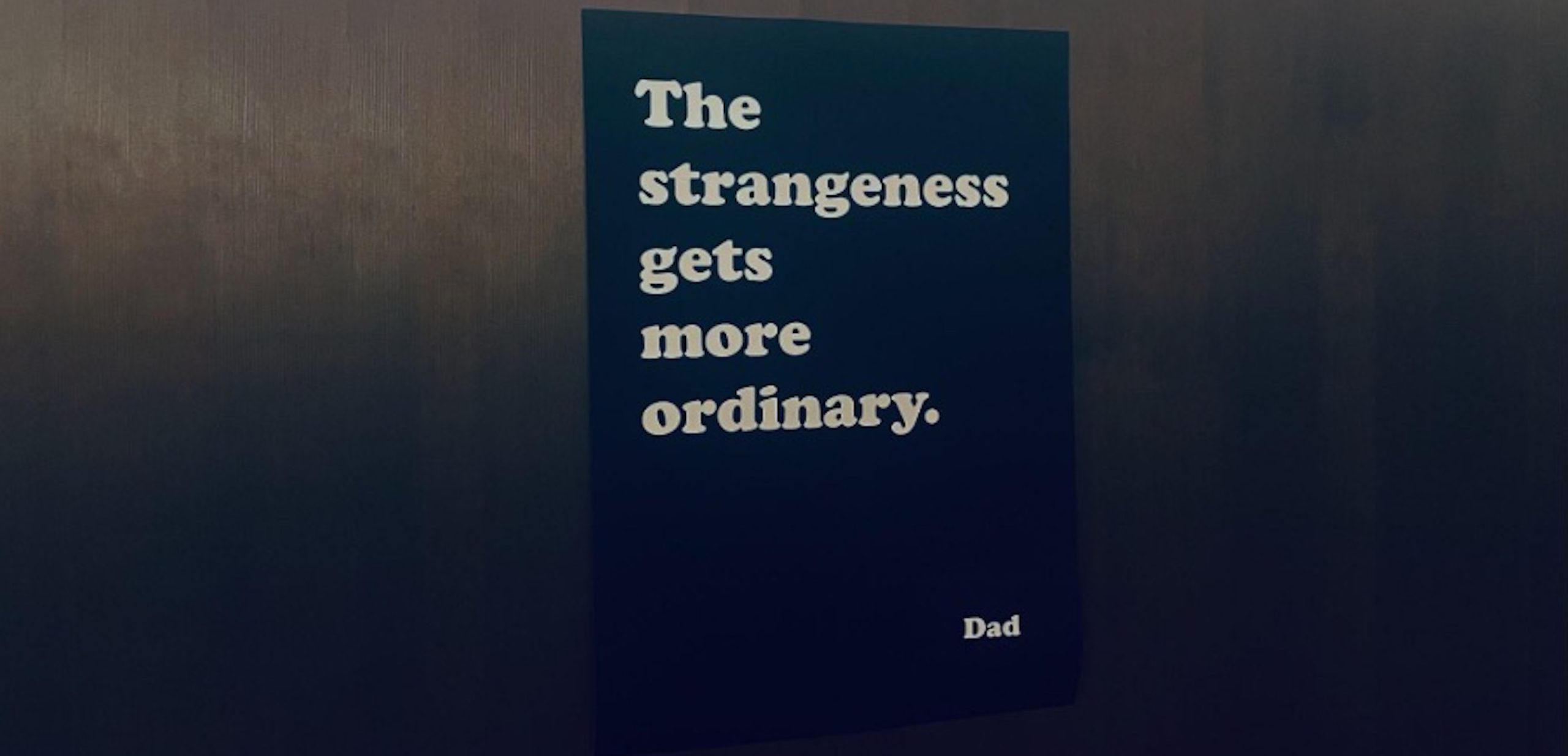 ライアン・ガンダーの、時代と呼応したシルクスクリーン。