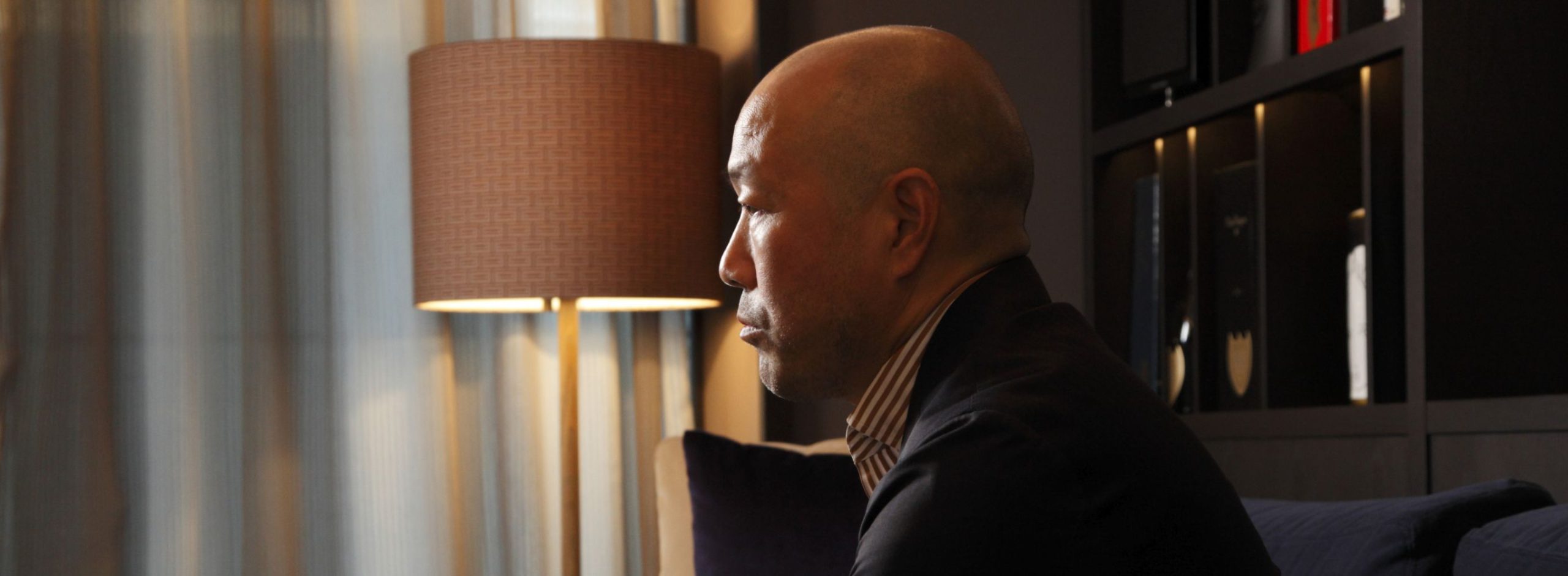 インテリアデザイナー・藤井信介氏による上質な空間造形術