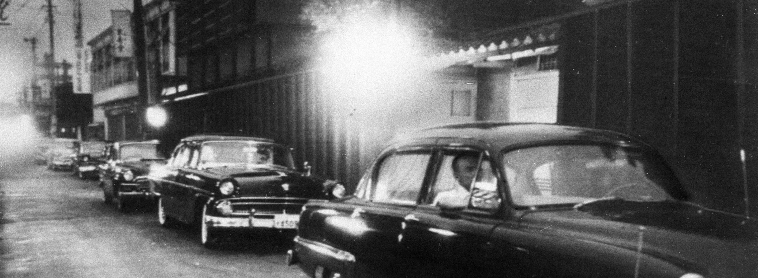 泉麻人が綴る、赤坂「坂の向こうの隠れ町を歩く」