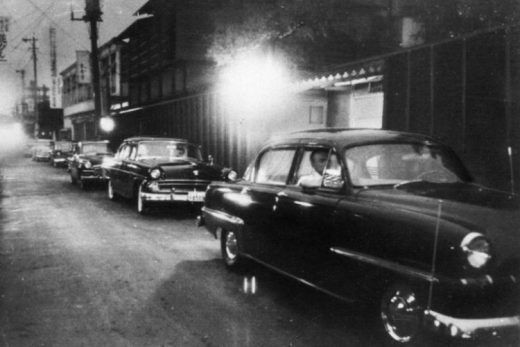 泉麻人が綴る、赤坂「坂の向こうの隠れ町を歩く」