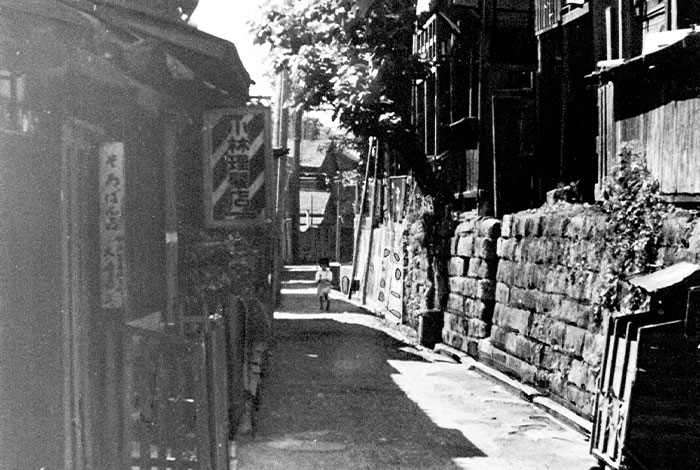 泉麻人が綴る、本郷「文学名所と菊坂のGパン屋」 | 人生を豊かにする
