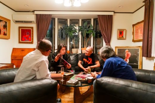 遠山正道×鈴木芳雄 連載「今日もアートの話をしよう」vol.38　伊島 薫＆日比野克彦「野沢場ラウンジ」にて