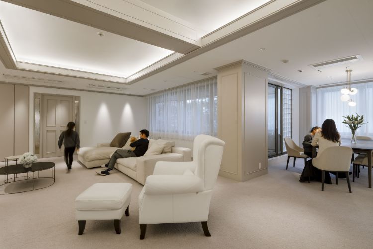 新旧を美しく調和させ、家族それぞれの豊かな時間を育む住まいへ