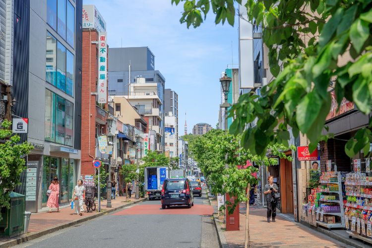瀟洒な居住エリアの隣には、暮らしを支える賑わいの街がある――広尾・麻布・三田を歩く