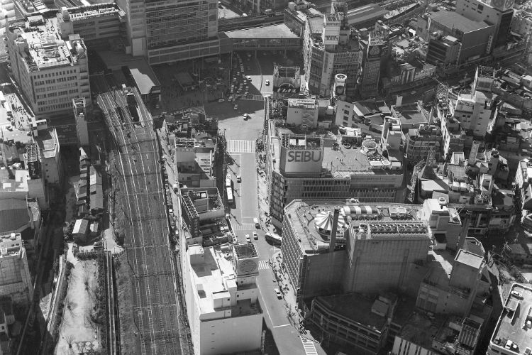 泉麻人が散策する「渋谷 宇田川町」――閉業する渋谷西武とハンズを偲ぶ、宇田川町散歩